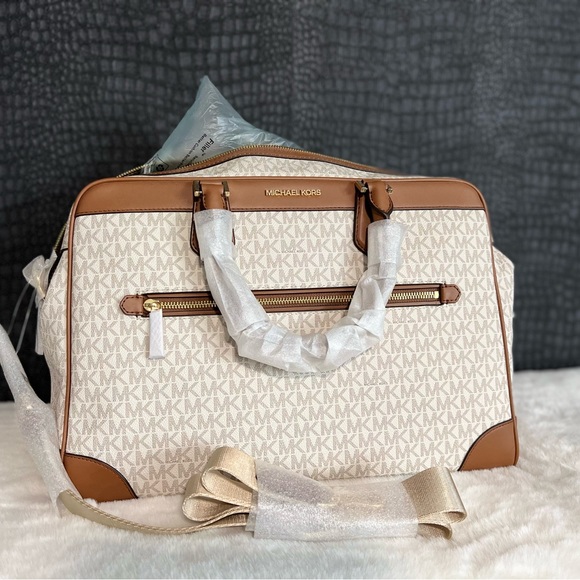 Michael Kors Handbags - BNWT MICHAEL KORS travel bag